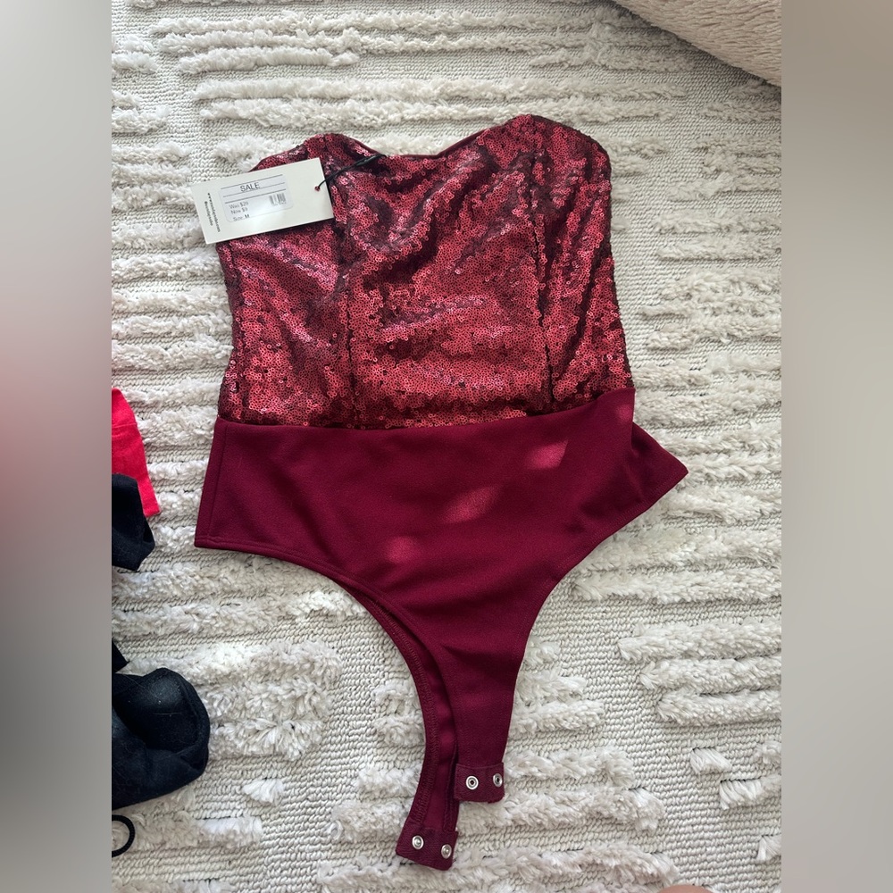 Body suit strapless